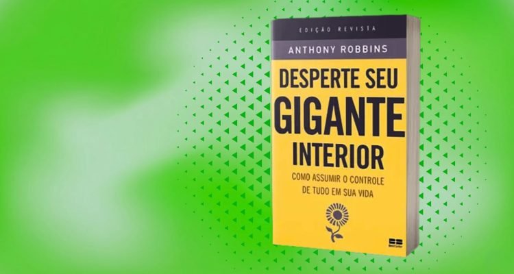 Livro 'Desperte Seu Gigante Interior' de Anthony Robbins, com capa amarela e preta, em um fundo verde texturizado